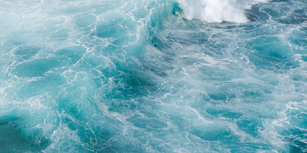 8 beneficios del agua de mar para la piel