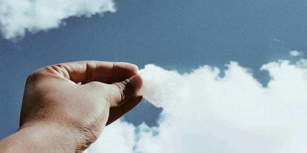 Diario de una farmacéutica: ¿Por qué en 2026 la cosmética inteligente supera al “más es mejor”?